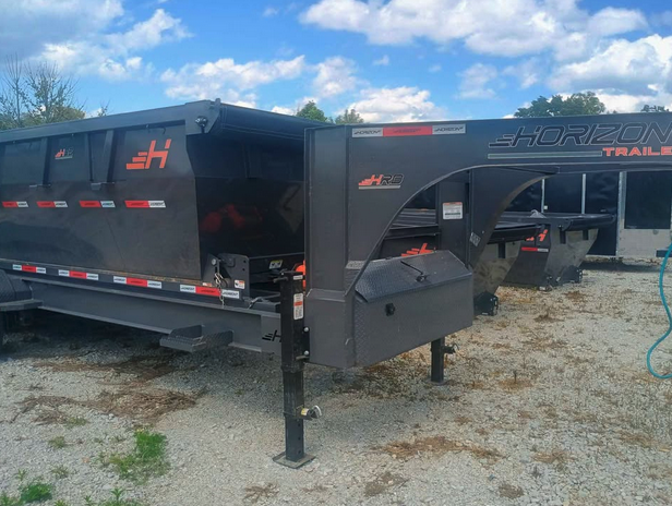 Read more about the article Gooseneck vs 5th Wheel: Which Trailer Setup Fits Your Hauling Needs?